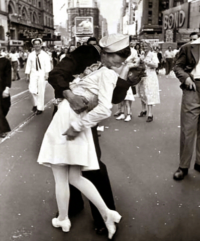 v-j day in times square kiss photo. V-J Day in 1945 in Times